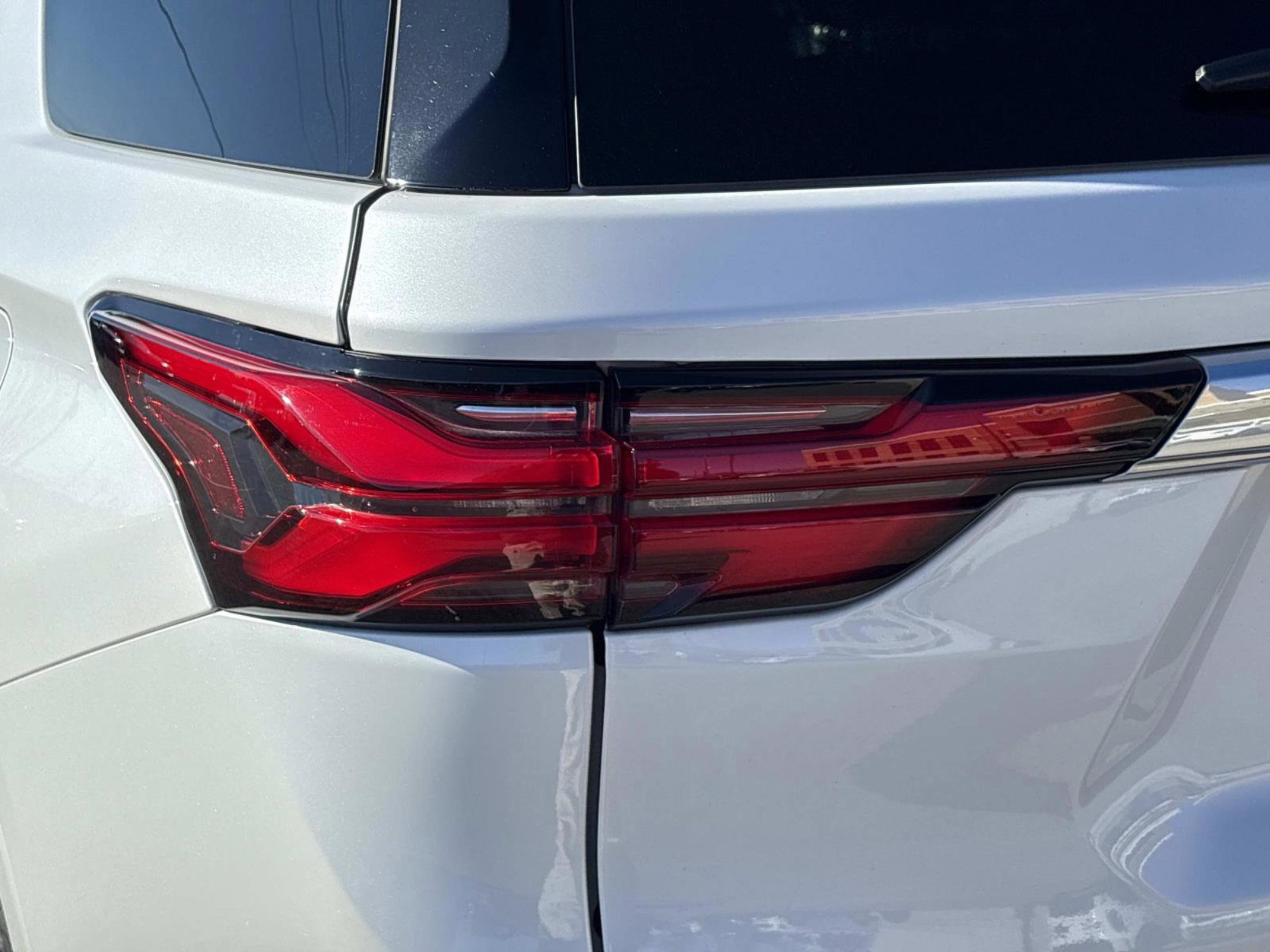 Used 2023 Chevrolet Traverse High Country w/ LPO, Cargo Package image 12