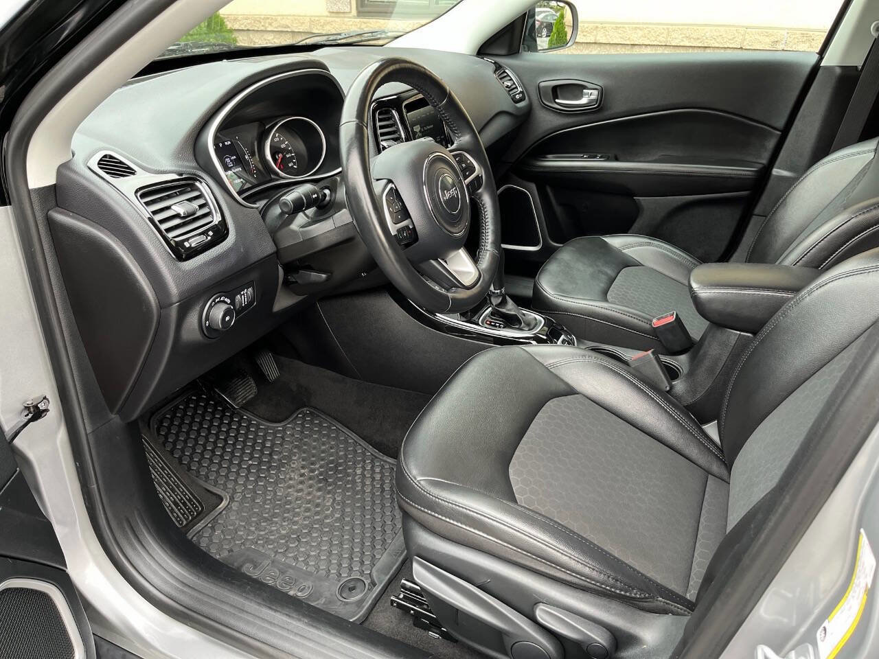 Used 2019 Jeep Compass Latitude image 6