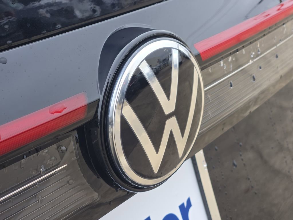 New 2026 Volkswagen Taos SE image 7