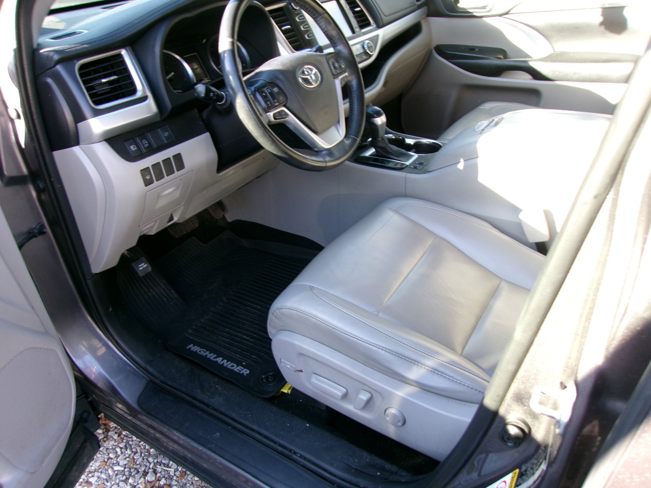 Used 2019 Toyota Highlander XLE image 12