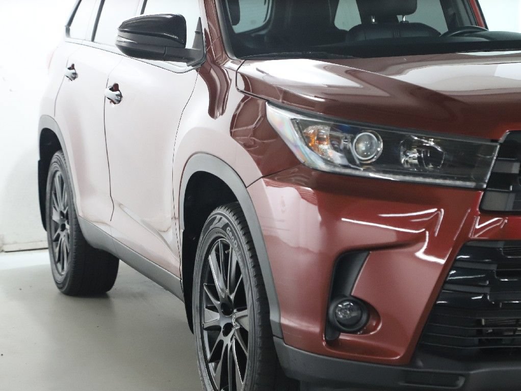 Used 2019 Toyota Highlander SE w/ Nightshade Edition AWD/4WD image 8