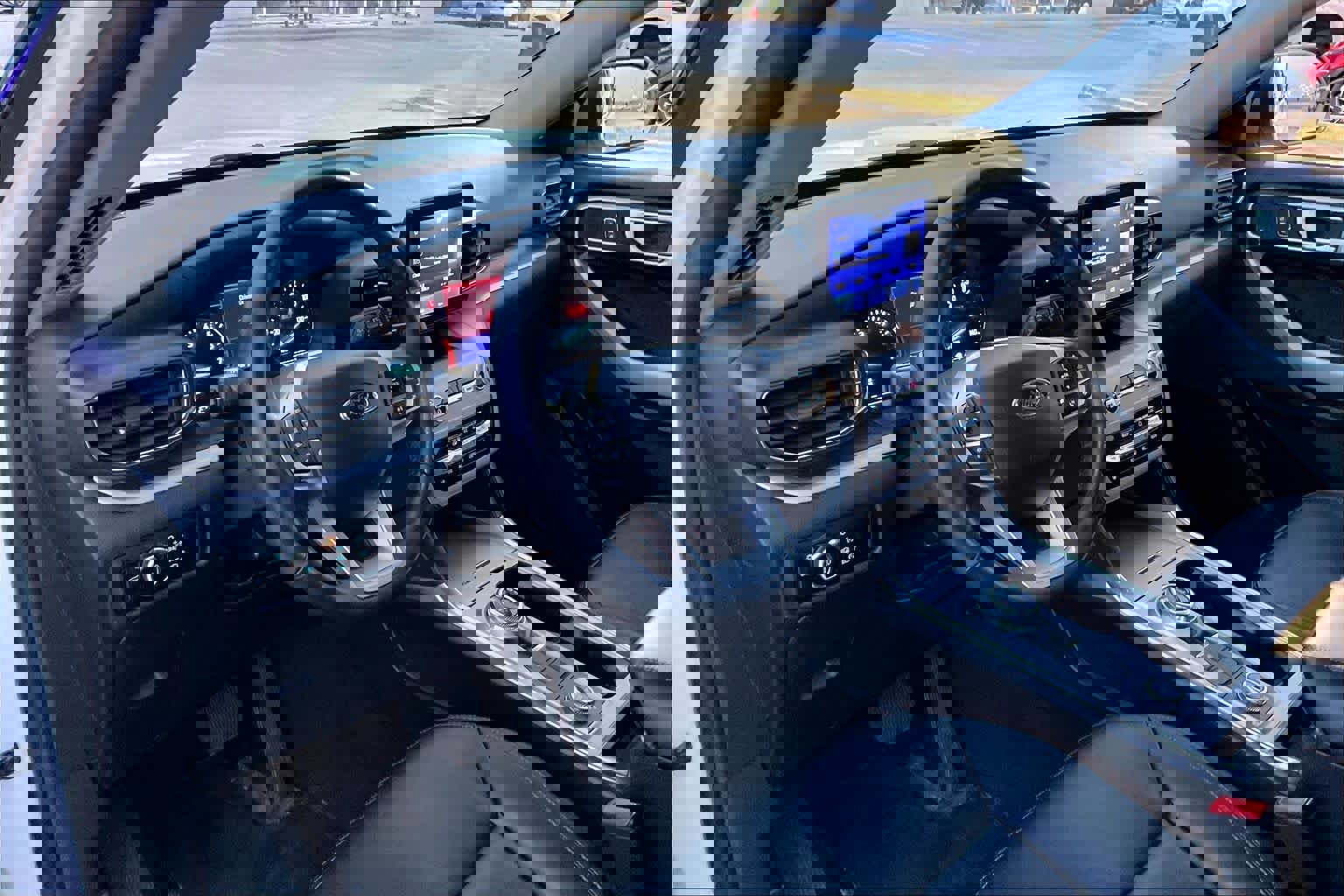 Used 2024 Ford Explorer XLT w/ Equipment Group 202A image 17