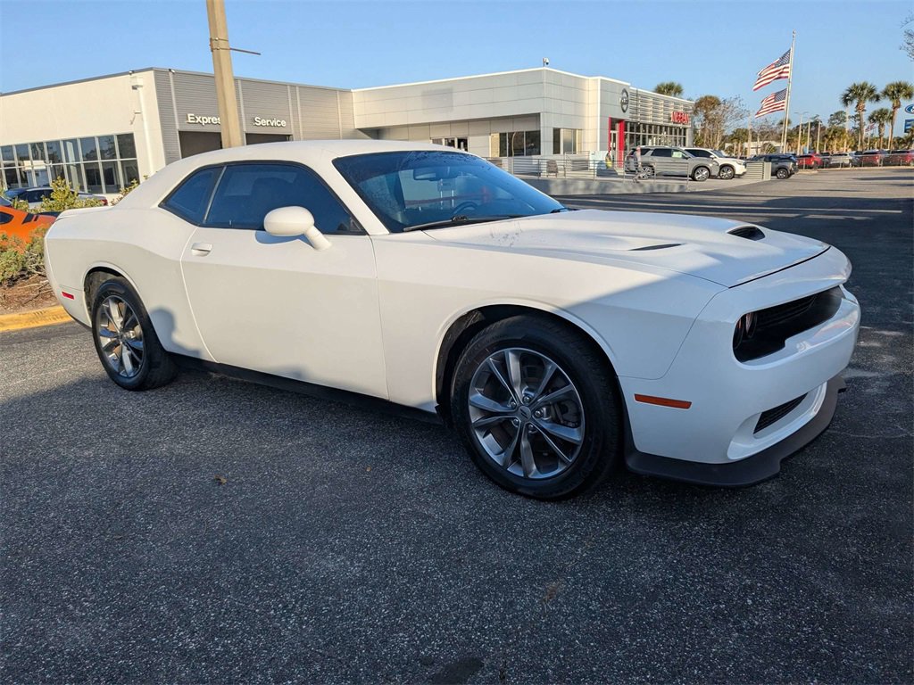 Used 2021 Dodge Challenger SXT image 2