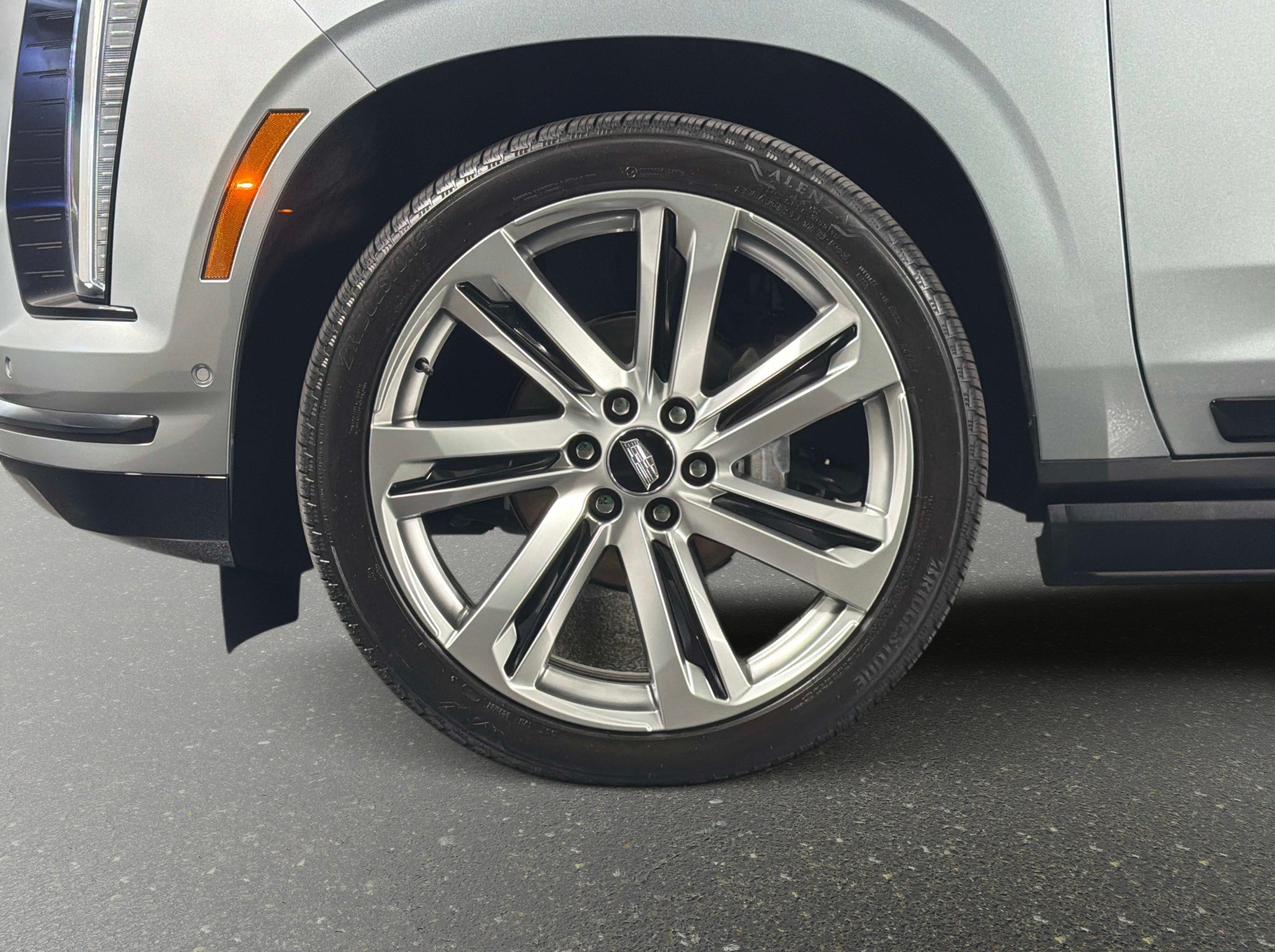 Used 2026 Cadillac Escalade ESV Platinum Sport AWD/4WD image 13