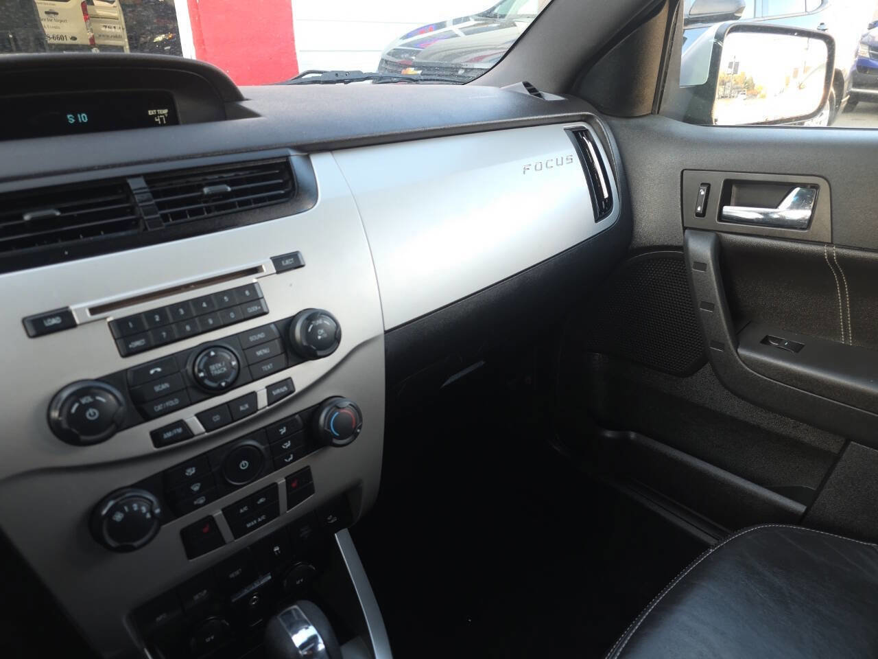 Used 2010 Ford Focus SES FWD image 12