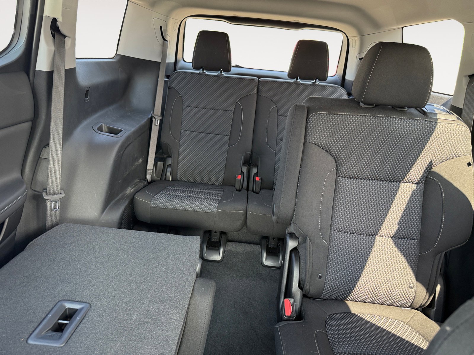 Used 2023 GMC Acadia SLE w/ Driver Convenience Package image 13