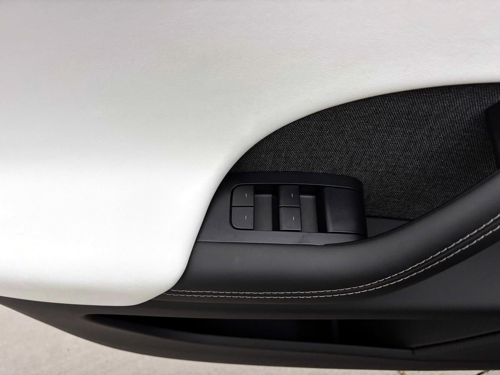 Used 2022 Tesla Model X image 12