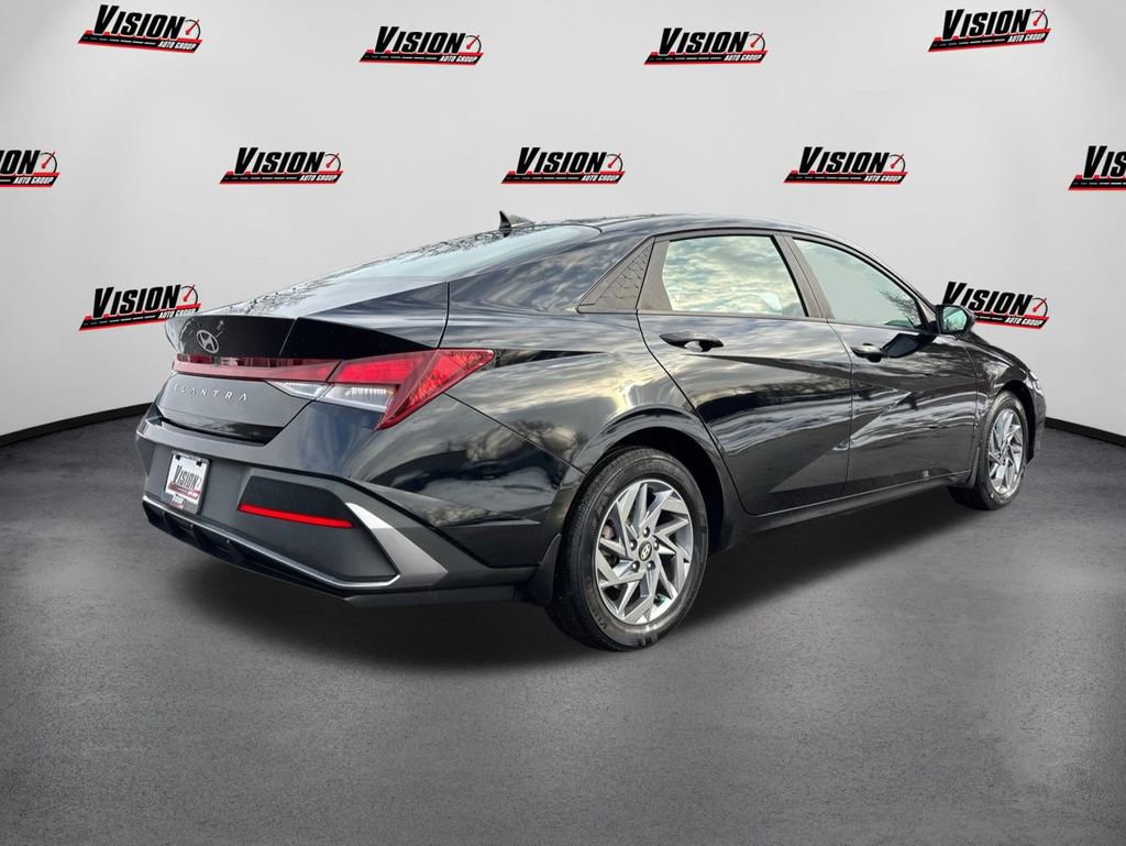 Used 2024 Hyundai Elantra SEL image 5