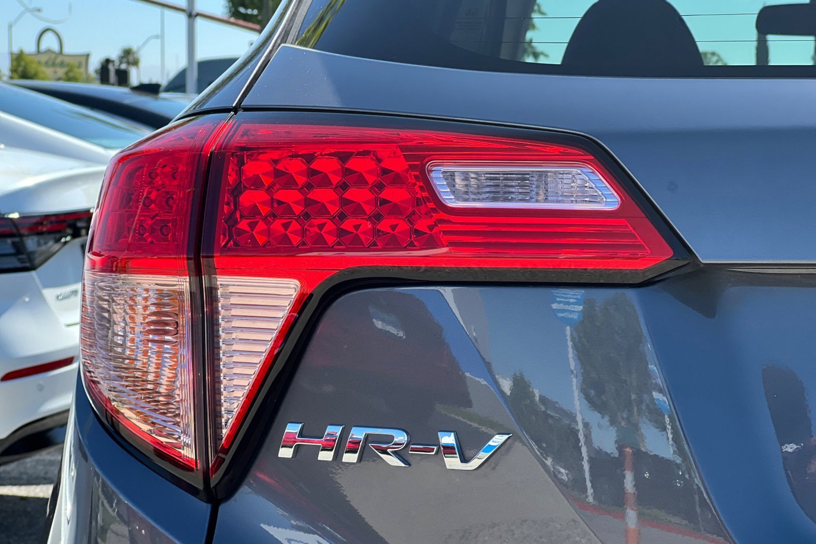 Used 2018 Honda HR-V EX image 12