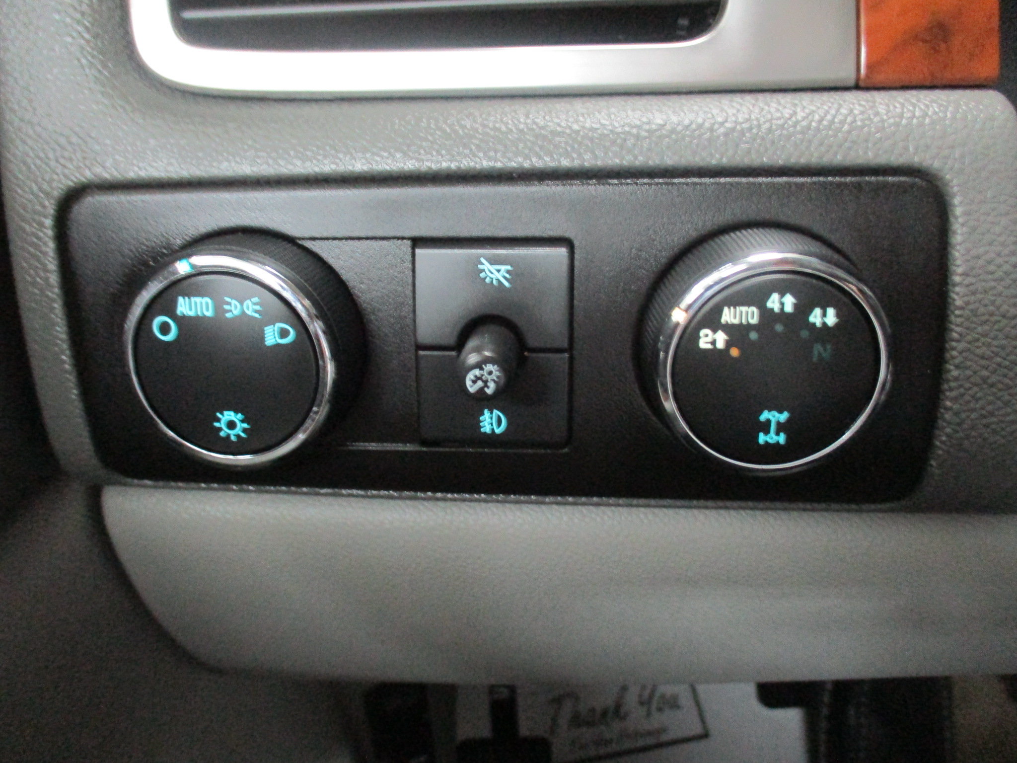 Used 2007 Chevrolet Suburban 2500 LT w/ LT Preferred Equipment Group AWD/4WD image 26