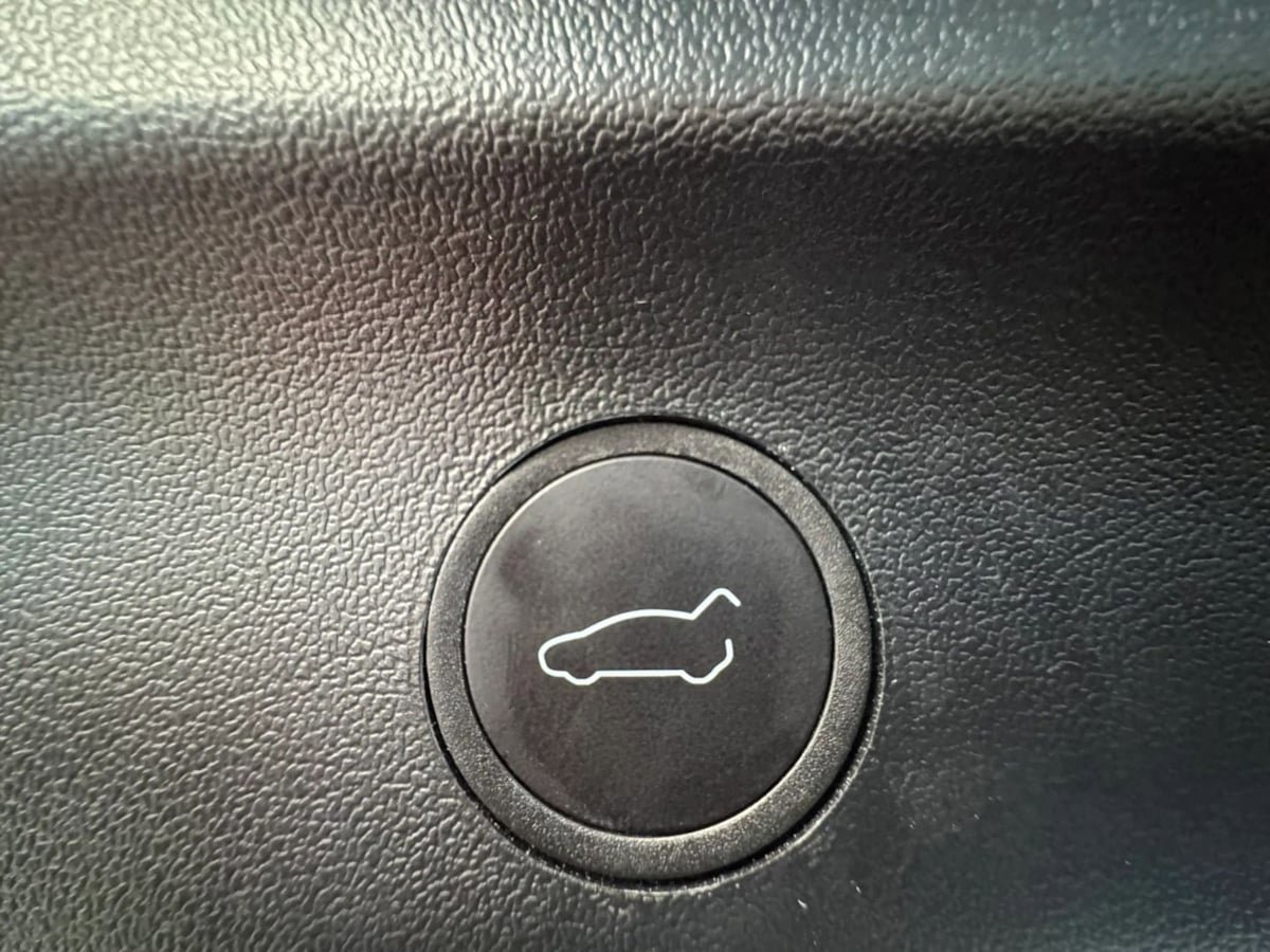 Used 2024 Tesla Model Y Long Range AWD/4WD image 42