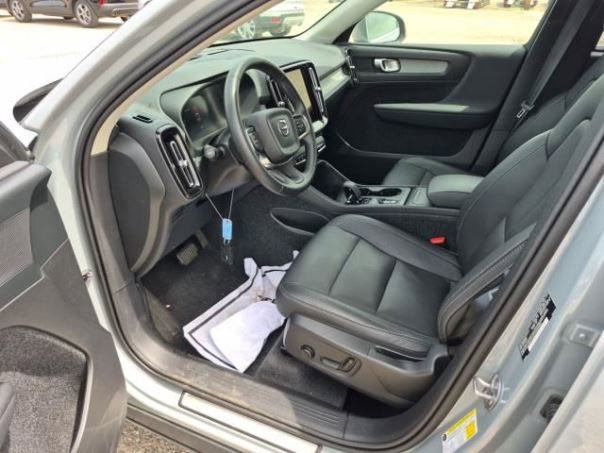 Used 2025 Volvo XC40 B5 Core AWD/4WD image 7