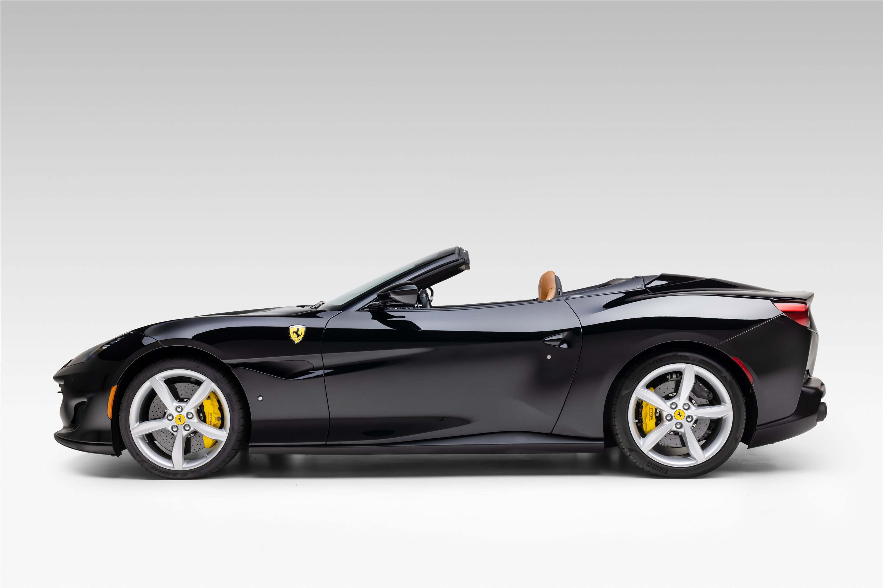 Used 2020 Ferrari Portofino RWD image 3