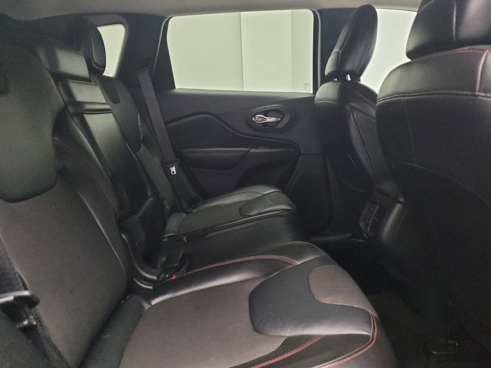 Used 2015 Jeep Cherokee Trailhawk w/ Cold Weather Group image 19