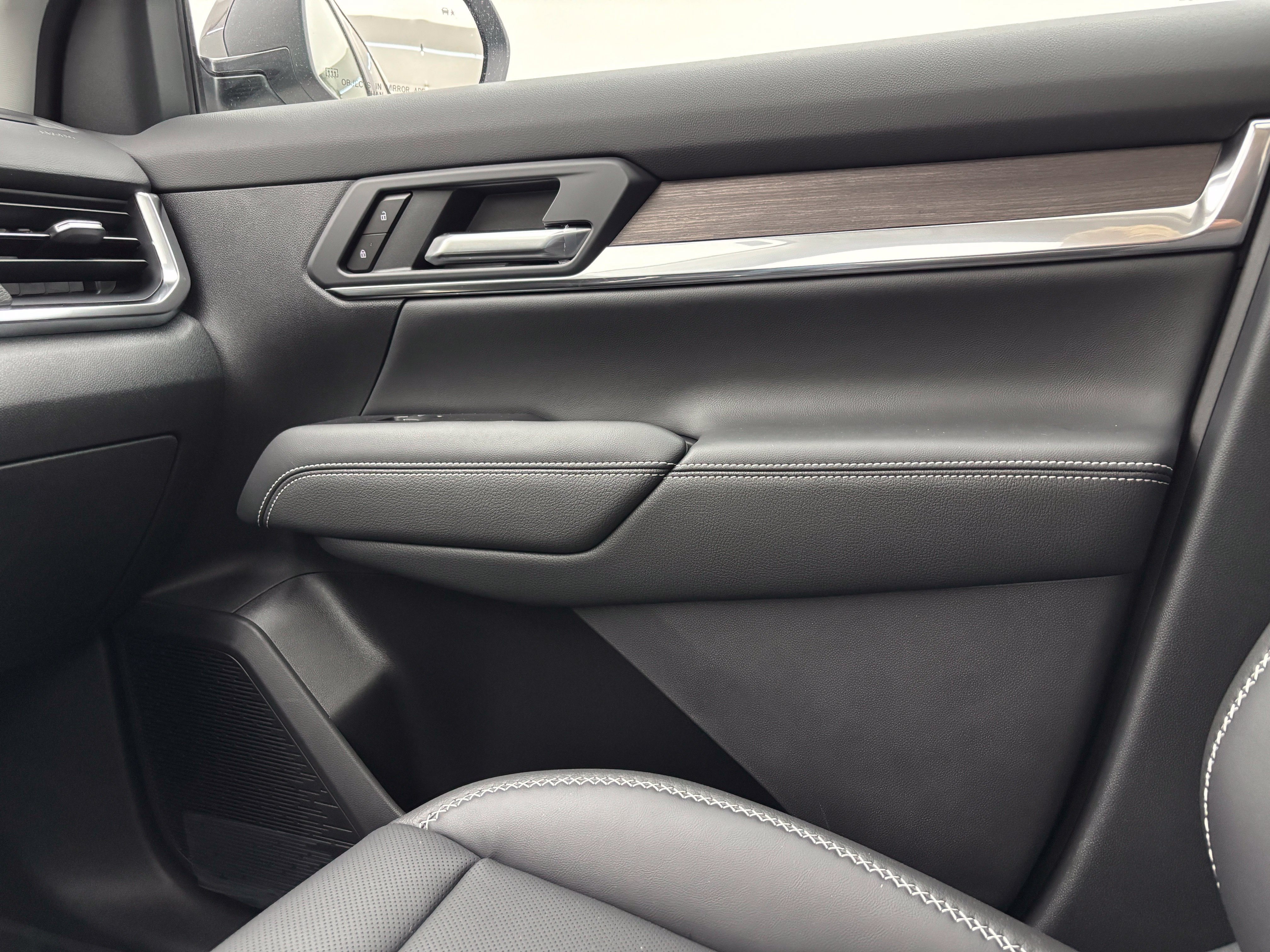 New 2027 GMC Terrain Denali w/ LPO, Floor Liner Package AWD/4WD image 44