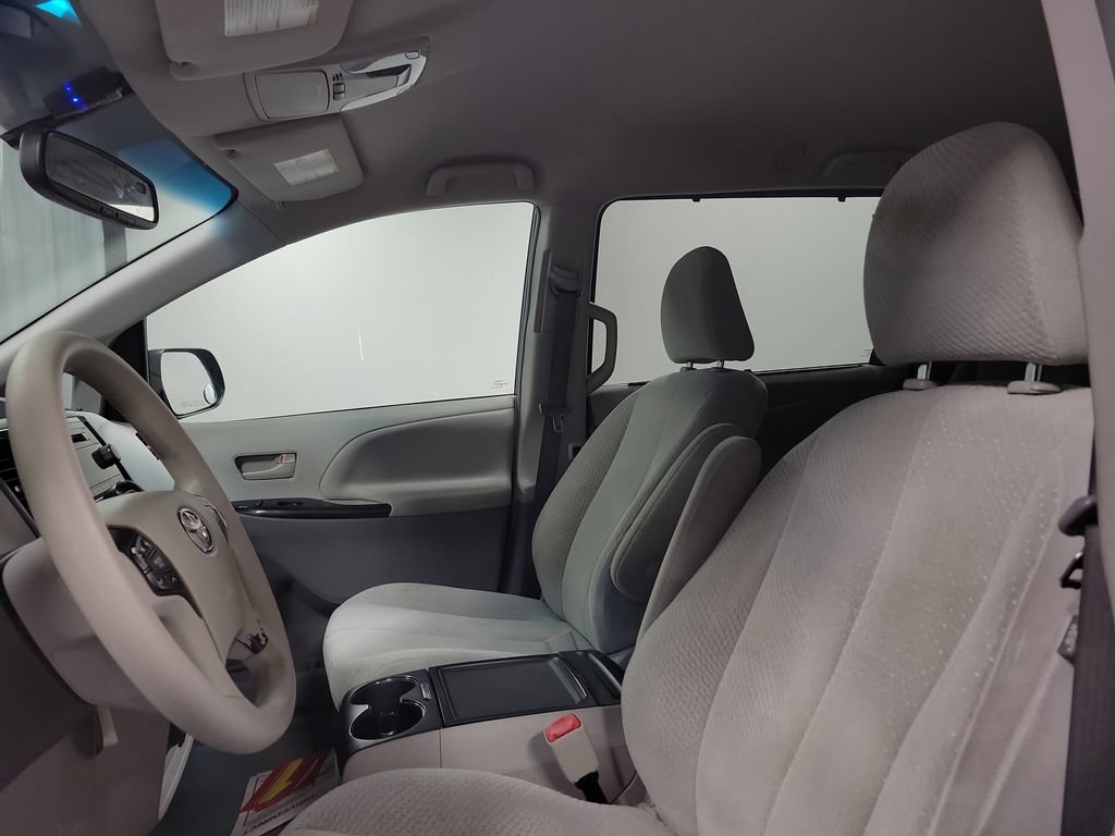 Used 2014 Toyota Sienna LE FWD image 15