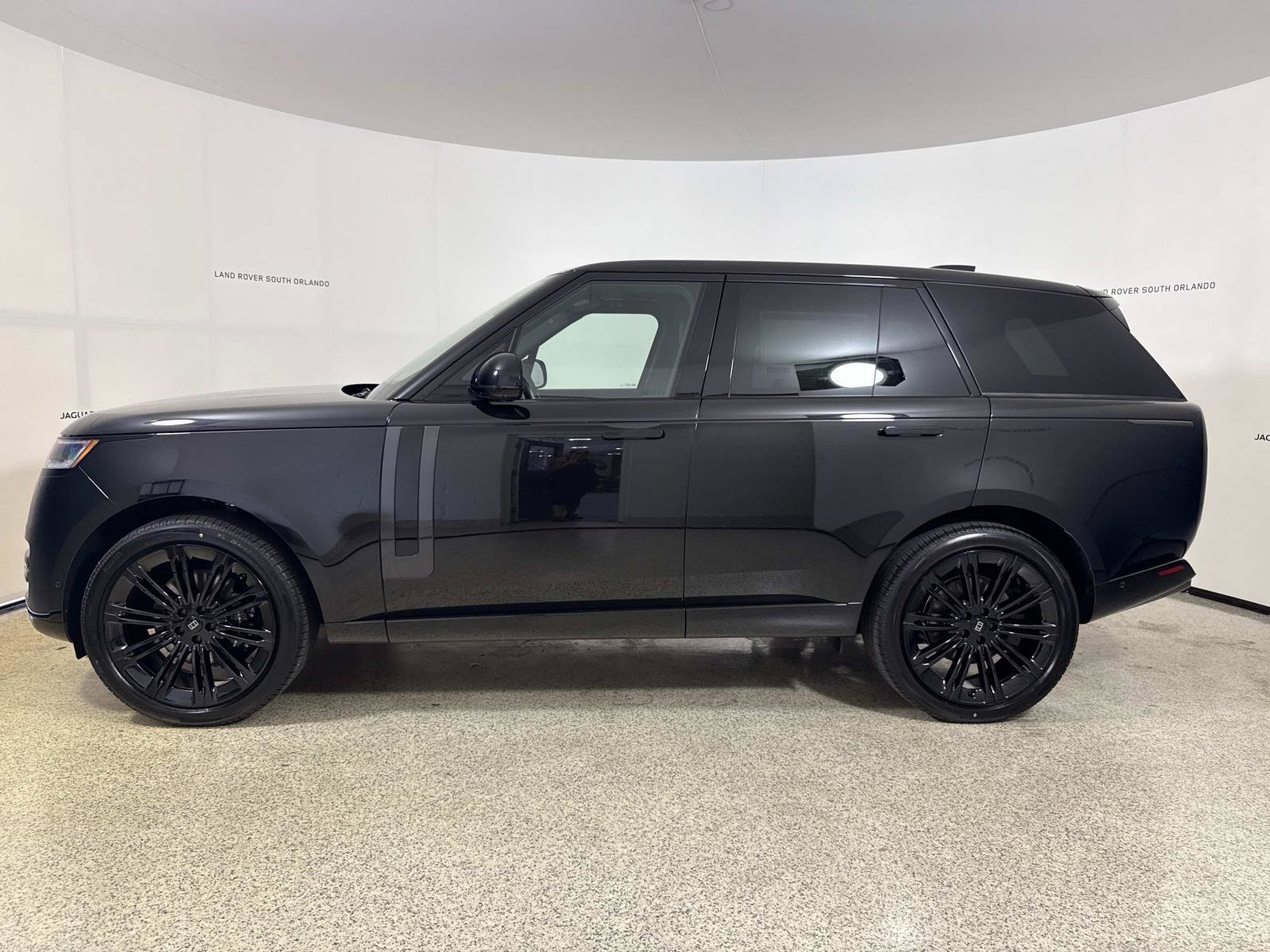 New 2027 Land Rover Range Rover SE AWD/4WD image 2