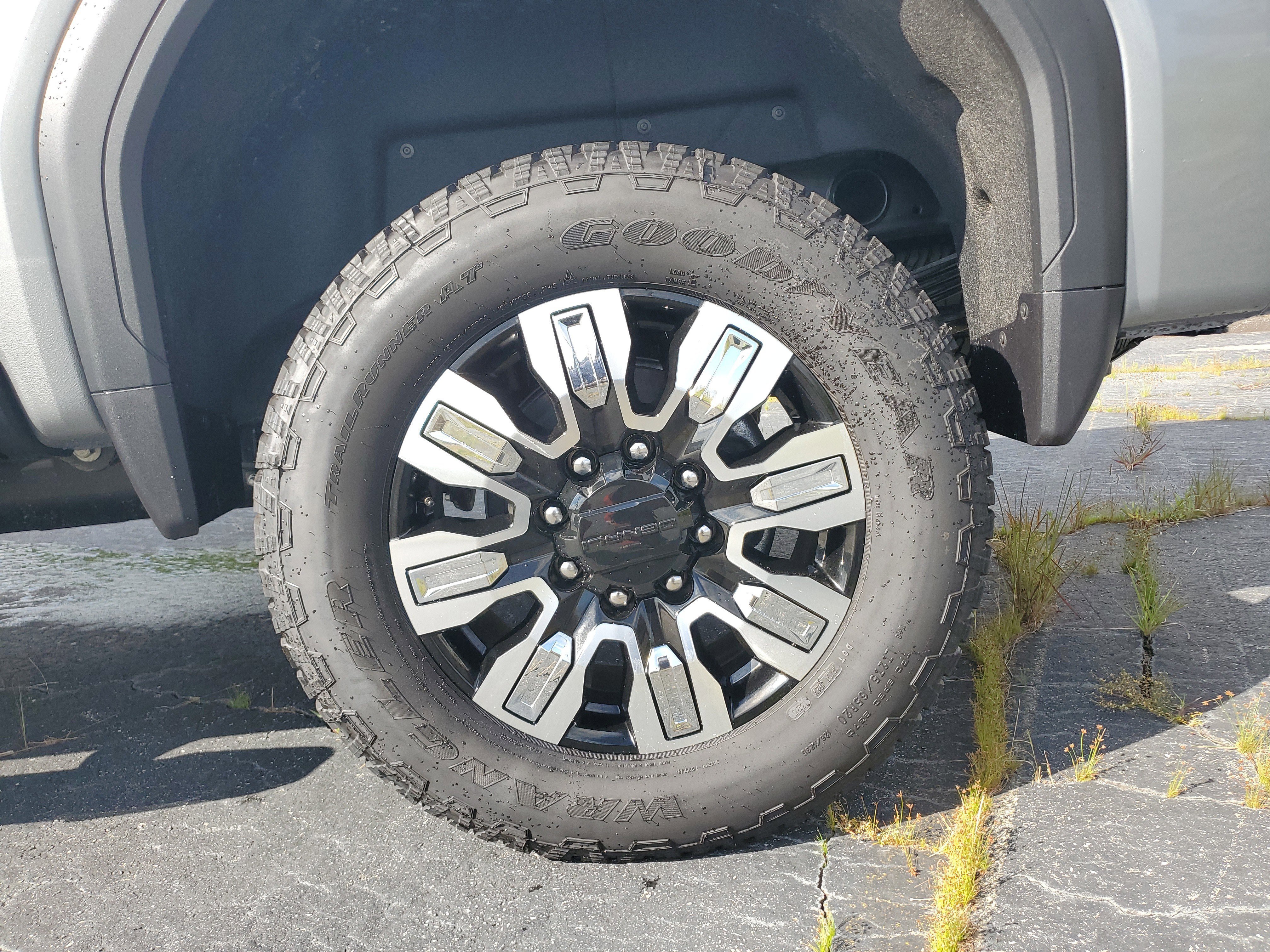 New 2025 GMC Sierra 2500 Denali image 8