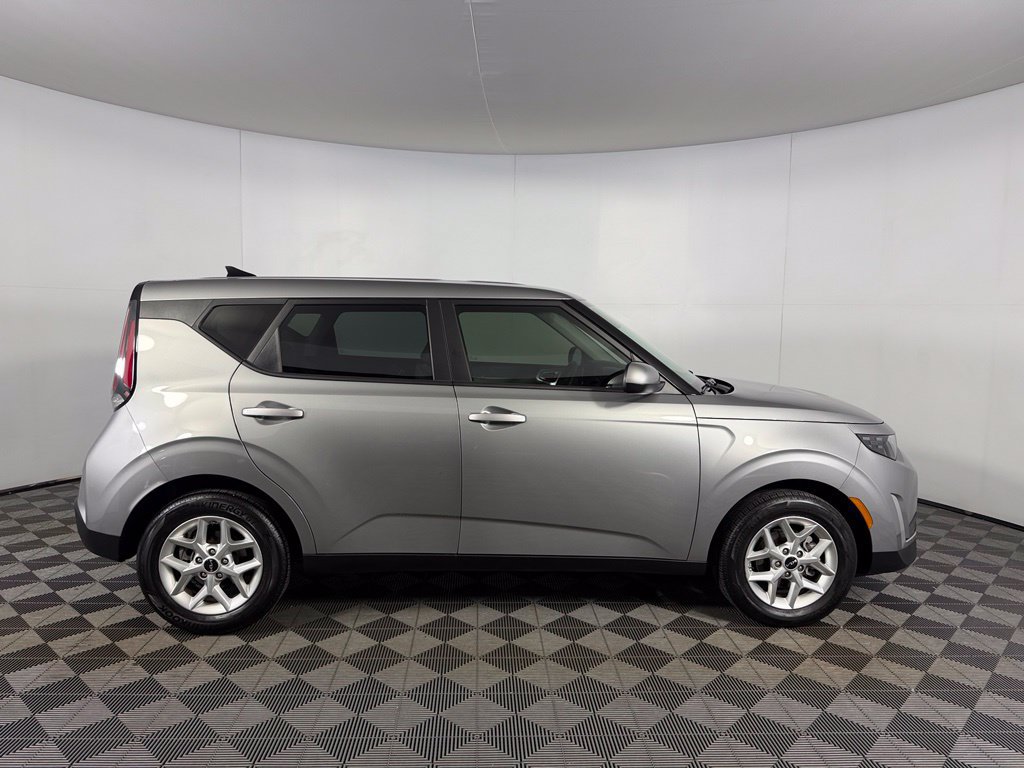 Used 2025 Kia Soul LX w/ LX Technology Package FWD image 10