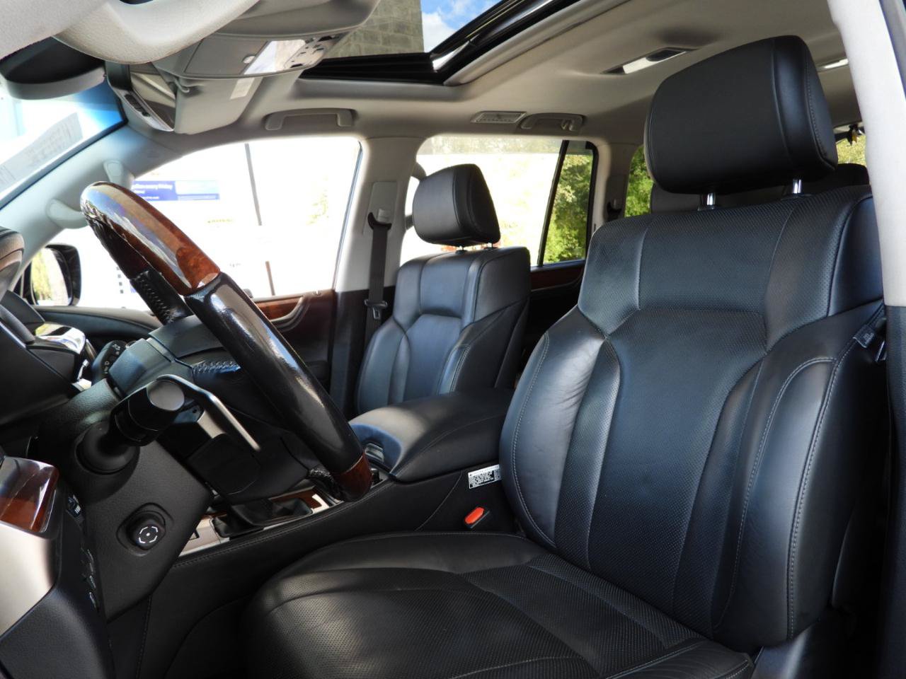 Used 2016 Lexus LX 570 4WD w/ 3rd Row & Luxury Pkg image 79