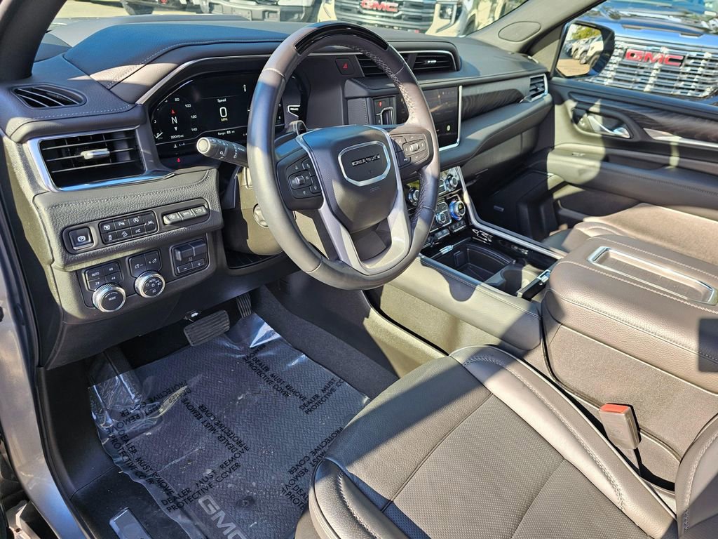 Used 2024 GMC Yukon Denali w/ Advanced Technology Package AWD/4WD image 22