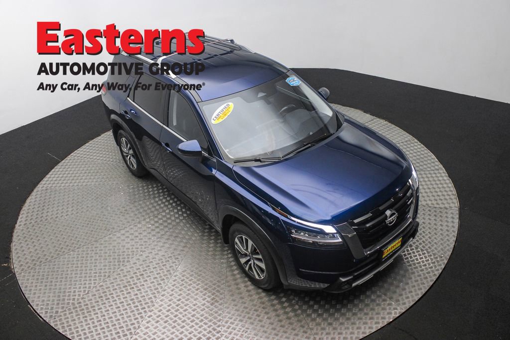 Used 2024 Nissan Pathfinder SL AWD/4WD image 3