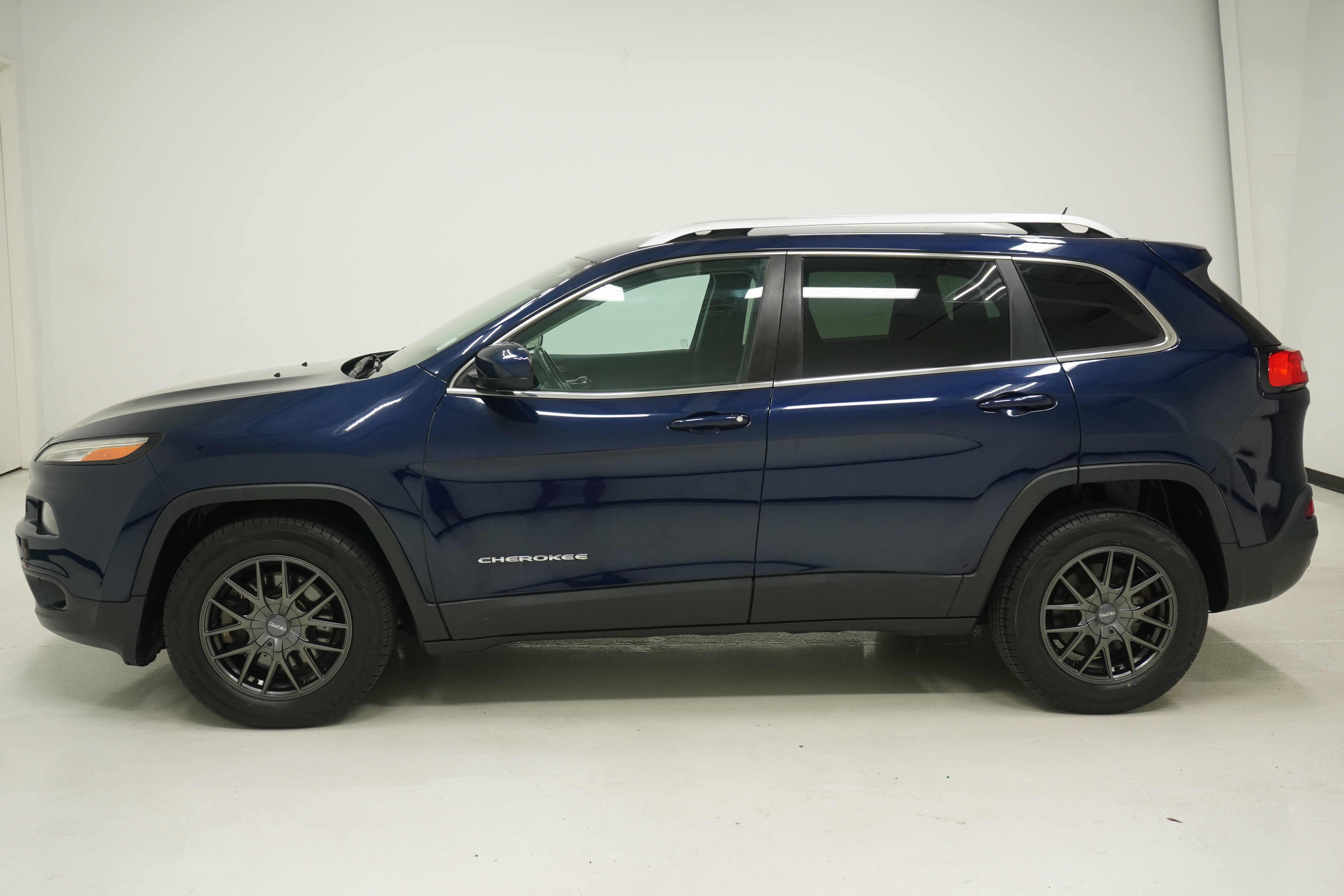 Used 2014 Jeep Cherokee Latitude FWD image 7