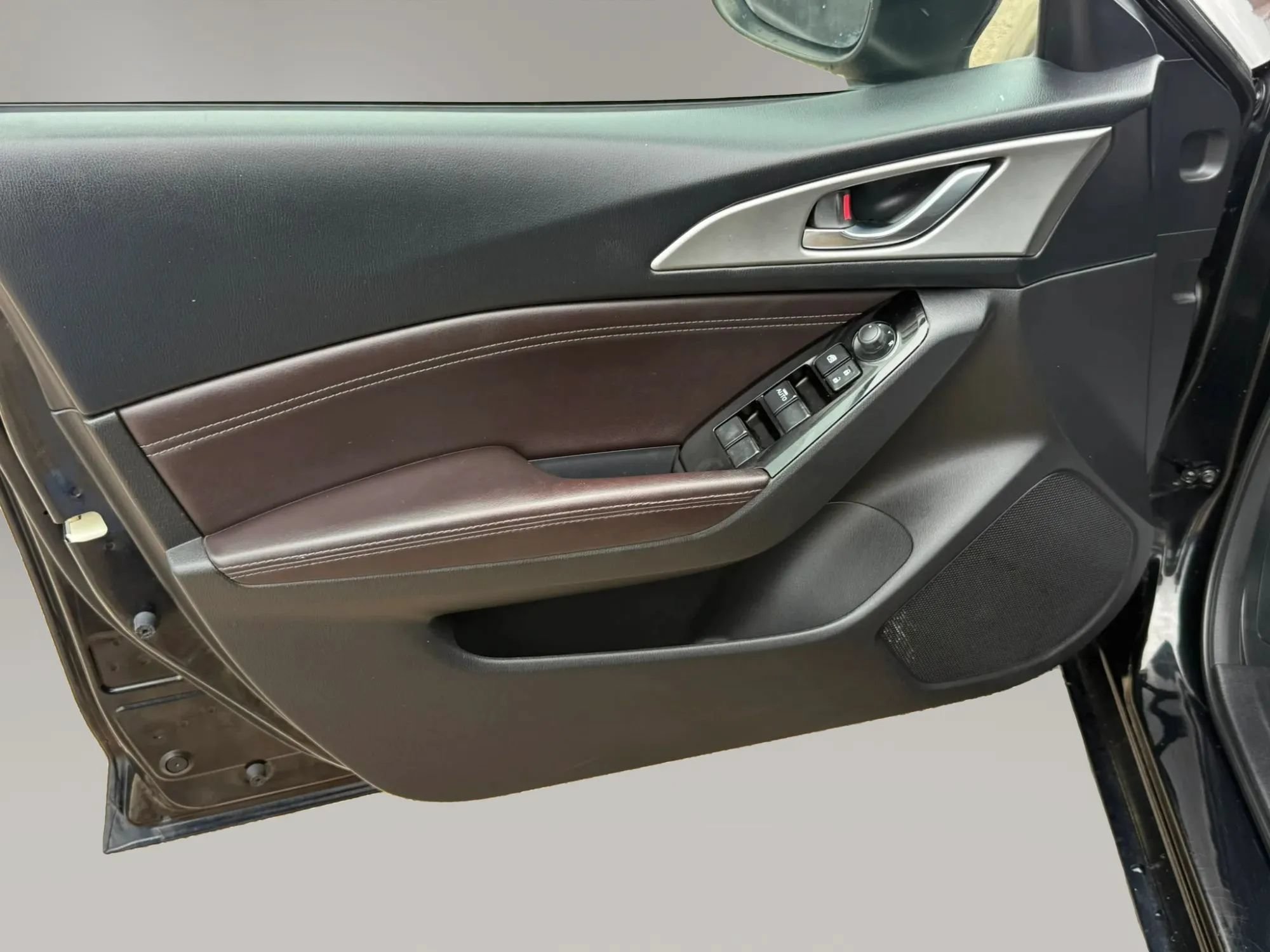 Used 2018 MAZDA MAZDA3 Touring FWD image 11