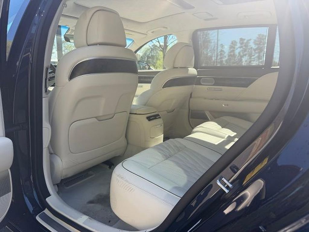 Used 2025 Genesis G90 3.5T AWD/4WD image 9