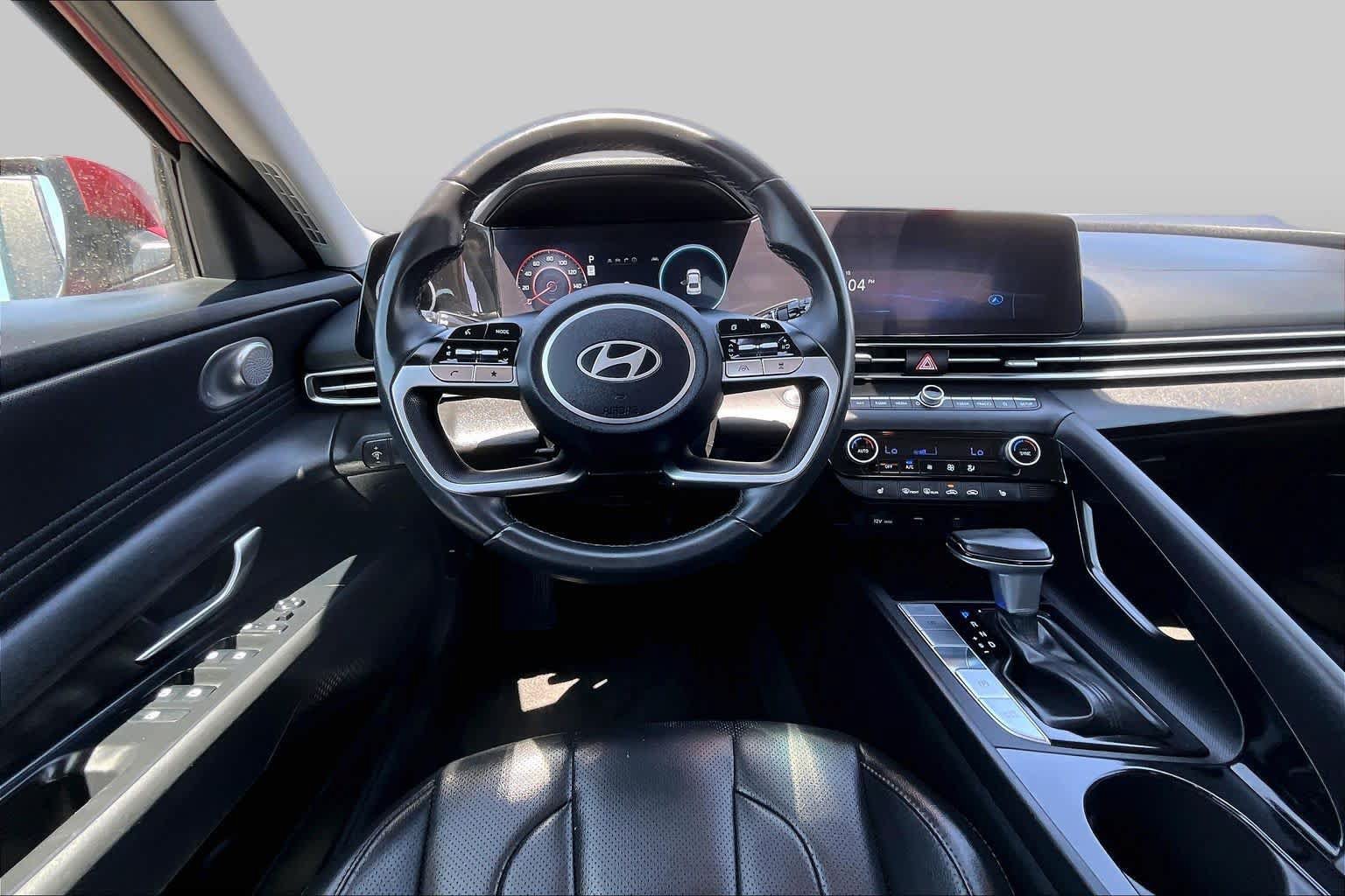 Used 2025 Hyundai Elantra Limited FWD image 6