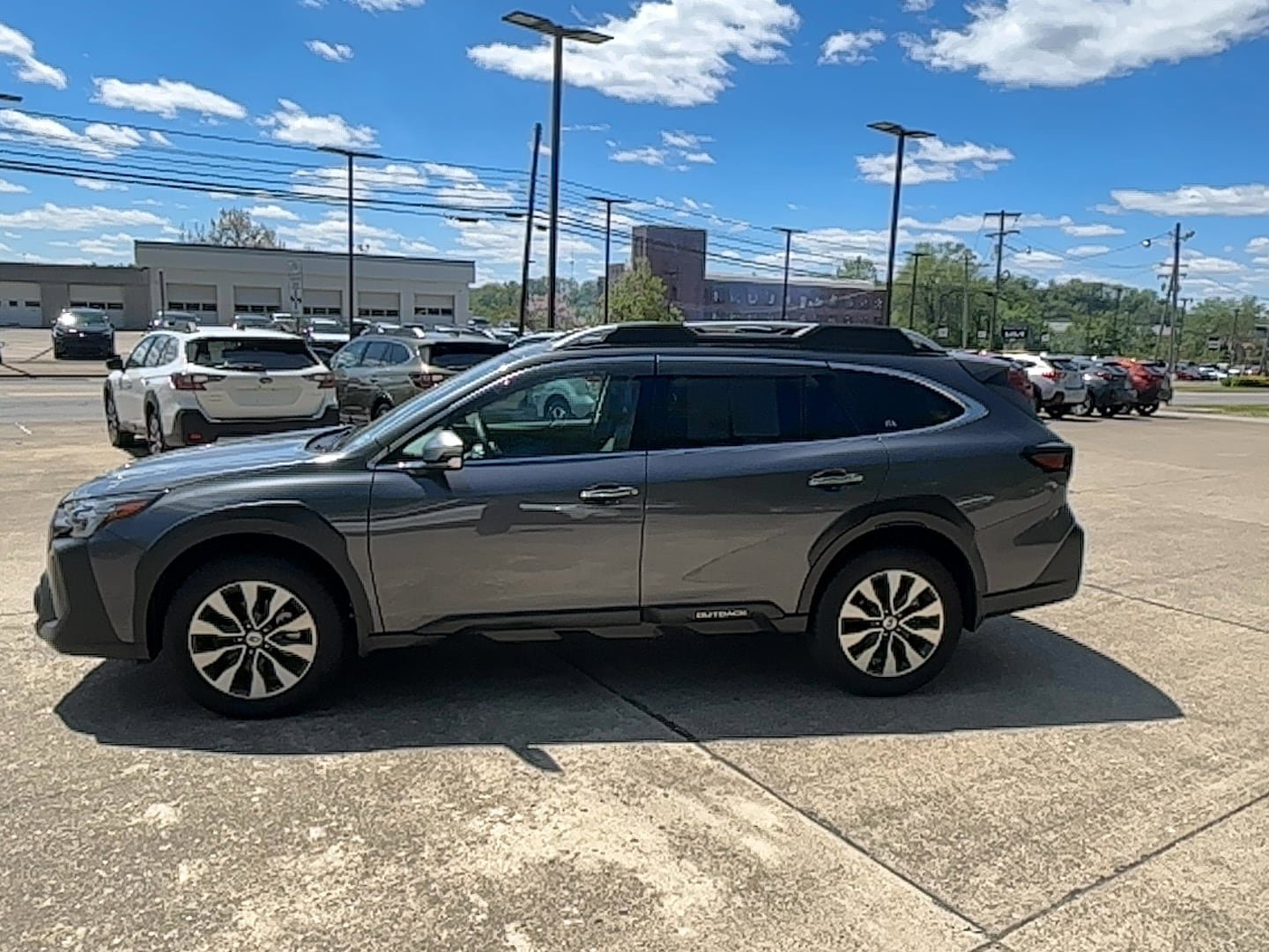 Certified 2025 Subaru Outback Touring w/ Popular Package #2 AWD/4WD image 7