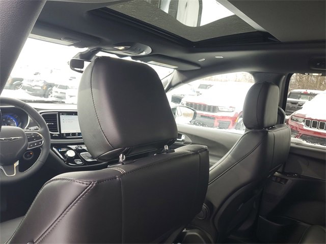 New 2026 Chrysler Pacifica Select image 11