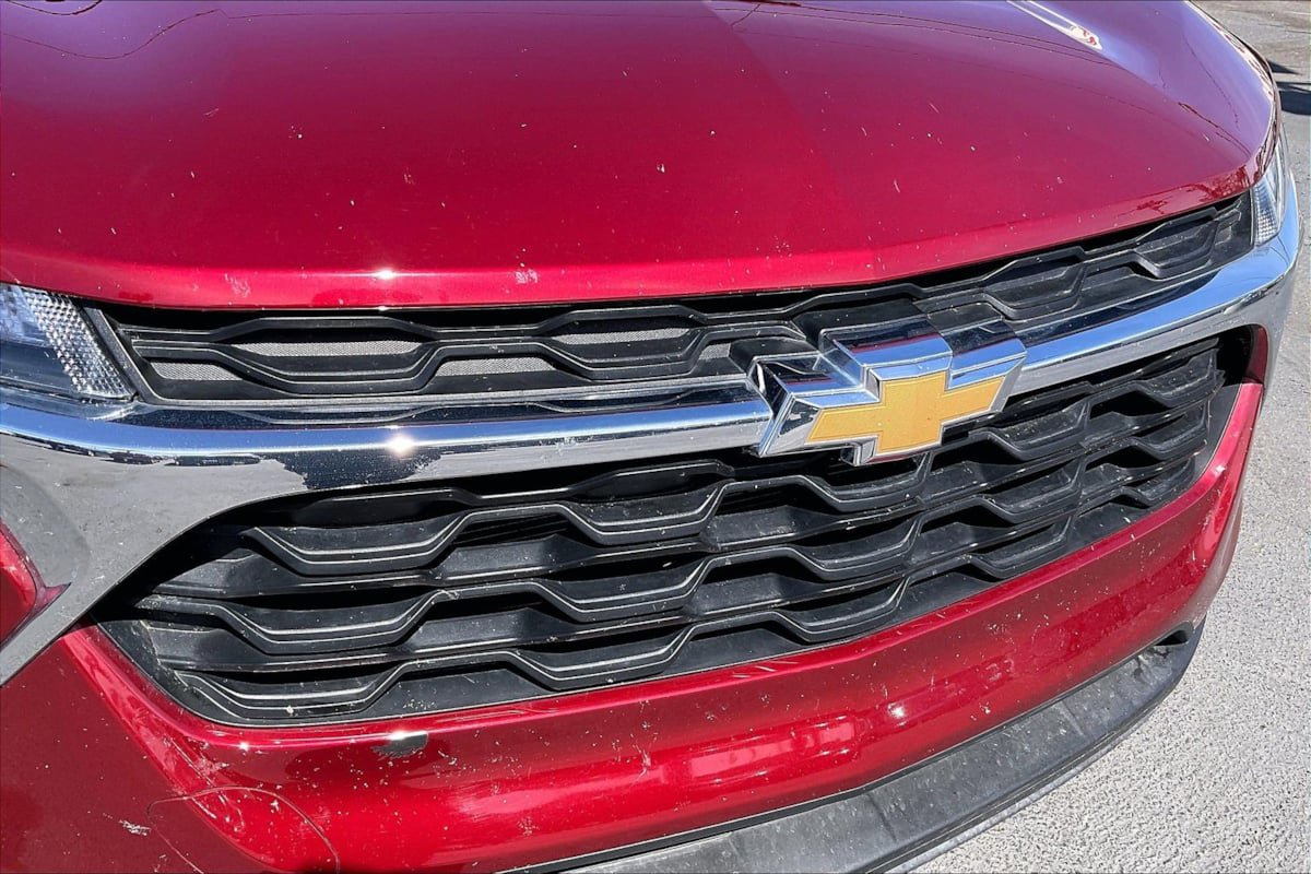 Used 2025 Chevrolet Trax LS FWD image 28