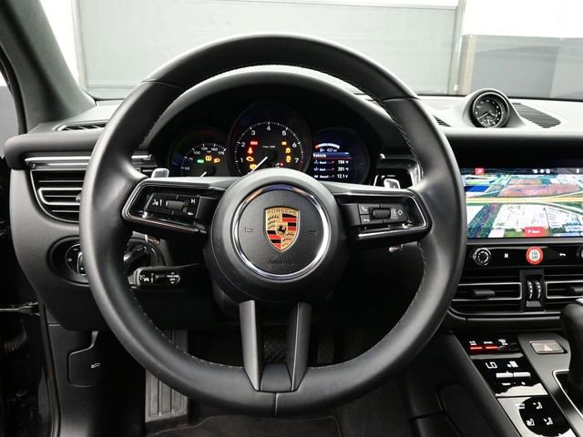 Certified 2025 Porsche Macan image 8