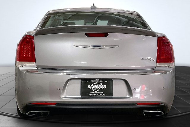 Used 2017 Chrysler 300 C w/ Safetytec Plus Group RWD image 4