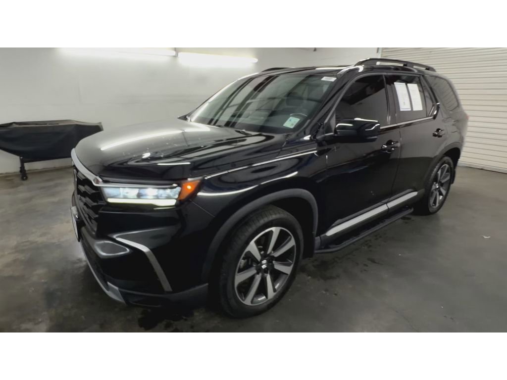 Used 2023 Honda Pilot Touring image 4