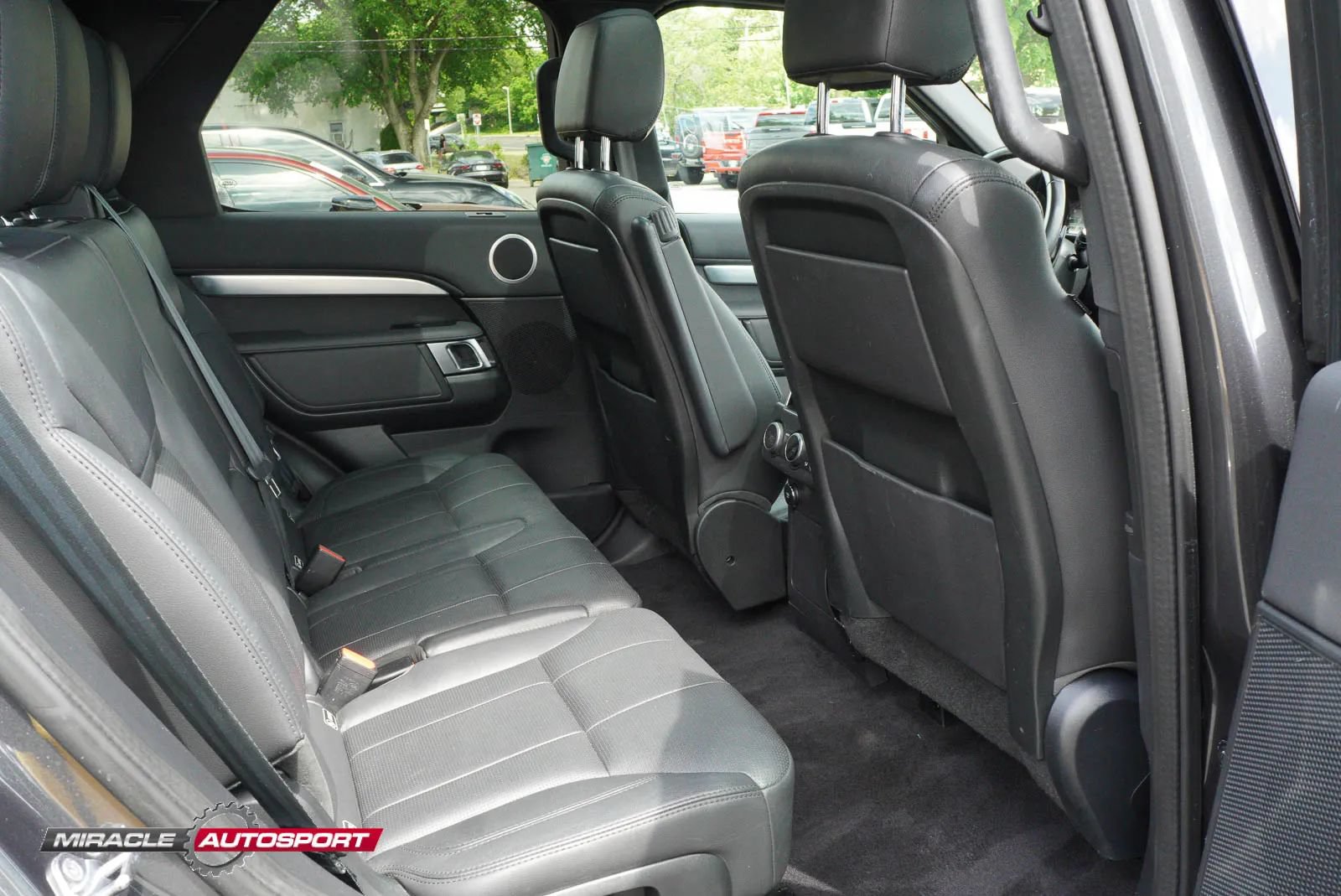 Used 2020 Land Rover Discovery Landmark AWD/4WD image 38
