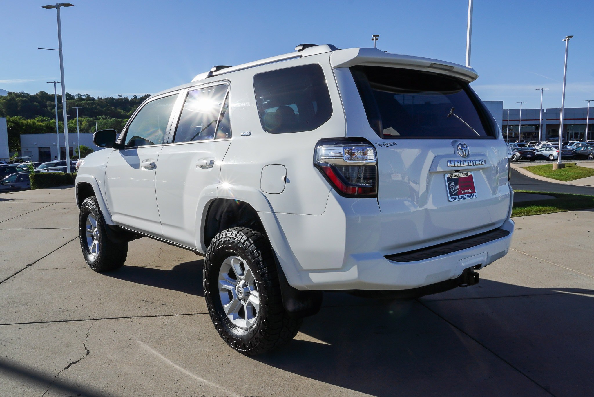 Used 2018 Toyota 4Runner SR5 AWD/4WD image 6