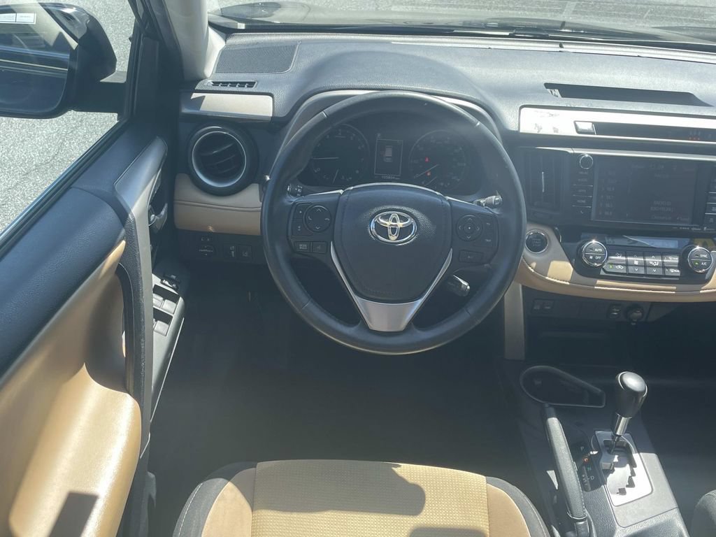 Used 2018 Toyota RAV4 XLE FWD image 14