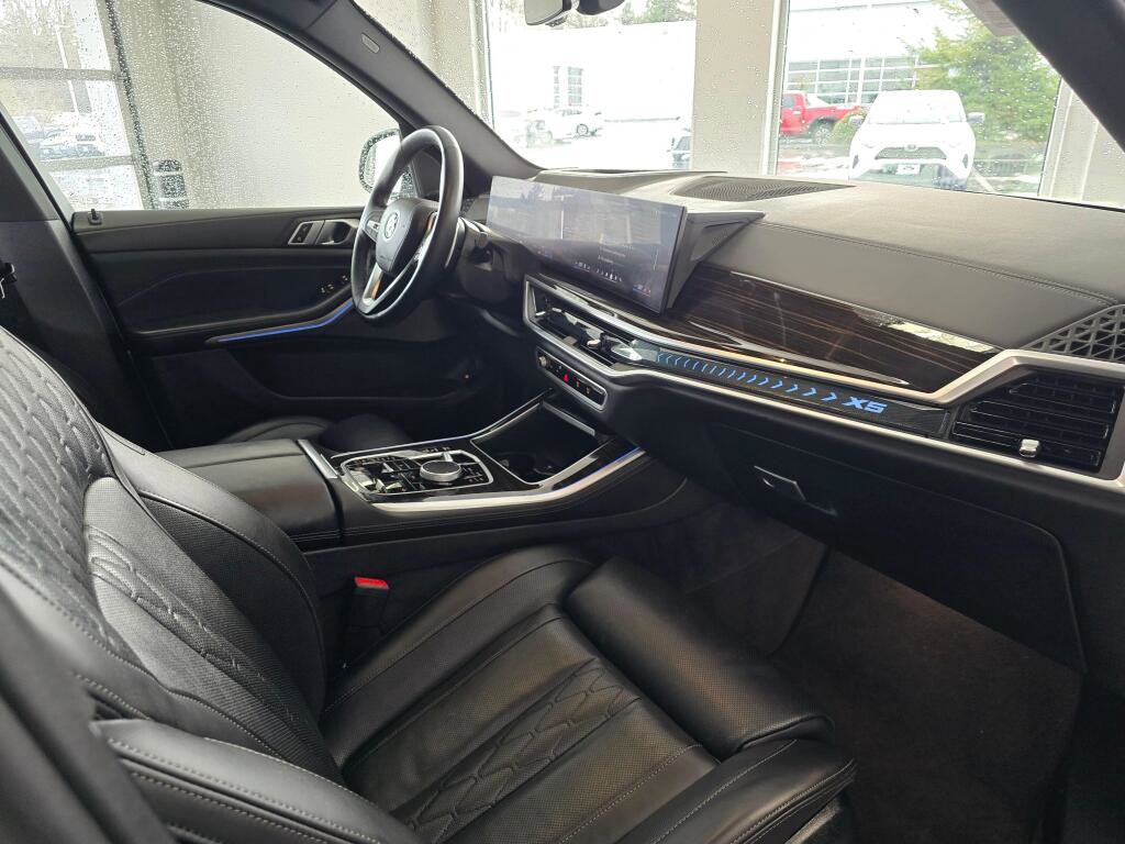 Used 2025 BMW X5 xDrive50e image 47