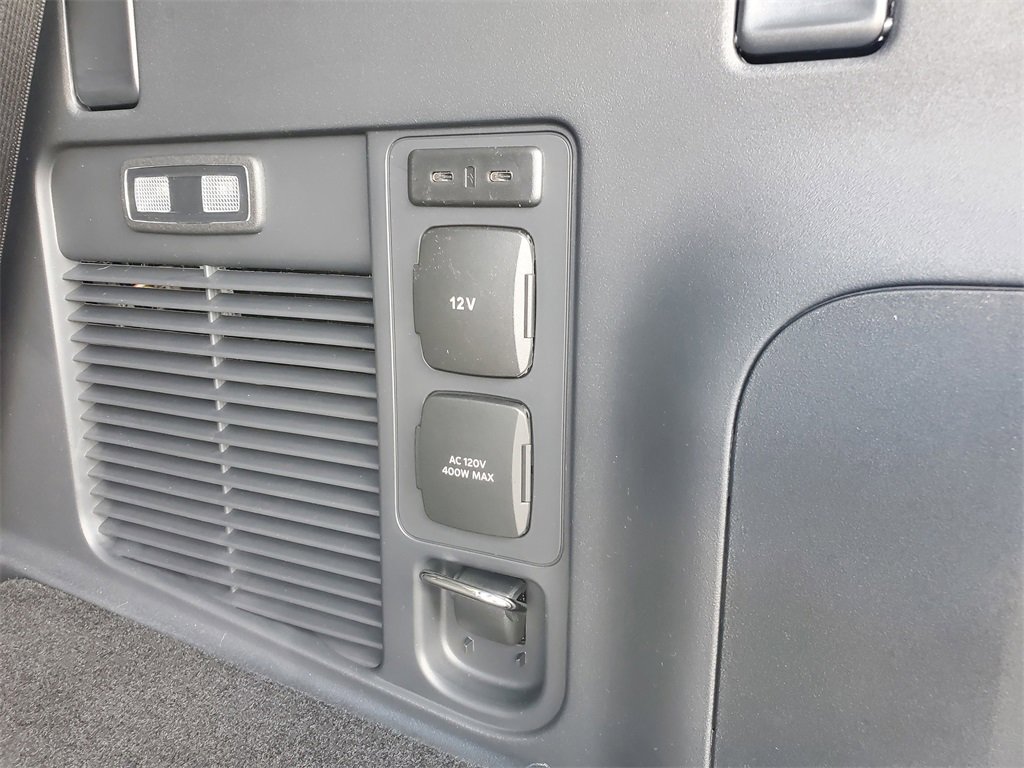 New 2025 Ford Expedition Active image 32