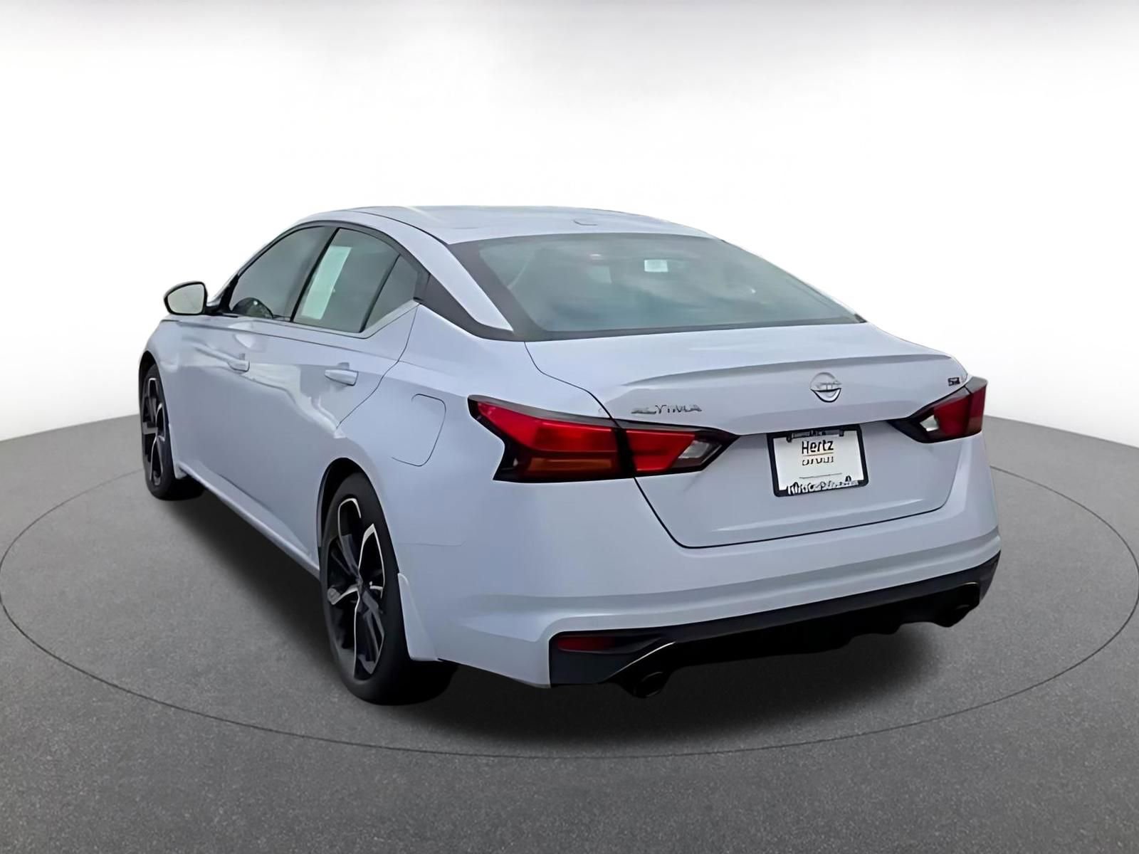 Used 2025 Nissan Altima 2.5 SR FWD image 11