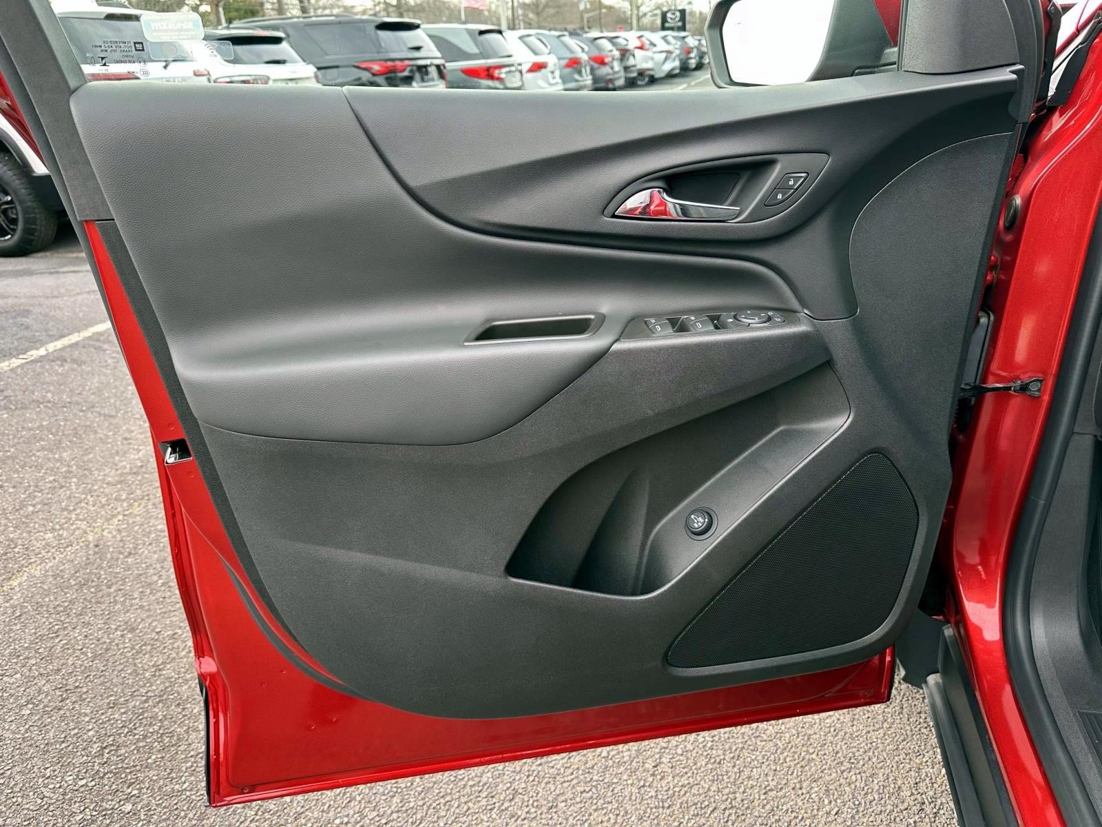 Used 2024 Chevrolet Equinox LT AWD/4WD image 8