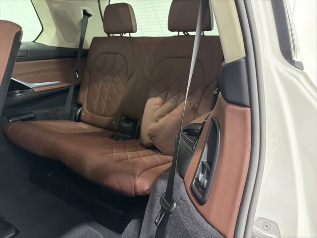 Used 2026 BMW X7 xDrive40i w/ Premium Package image 19