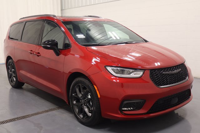 New 2026 Chrysler Pacifica Limited video 2