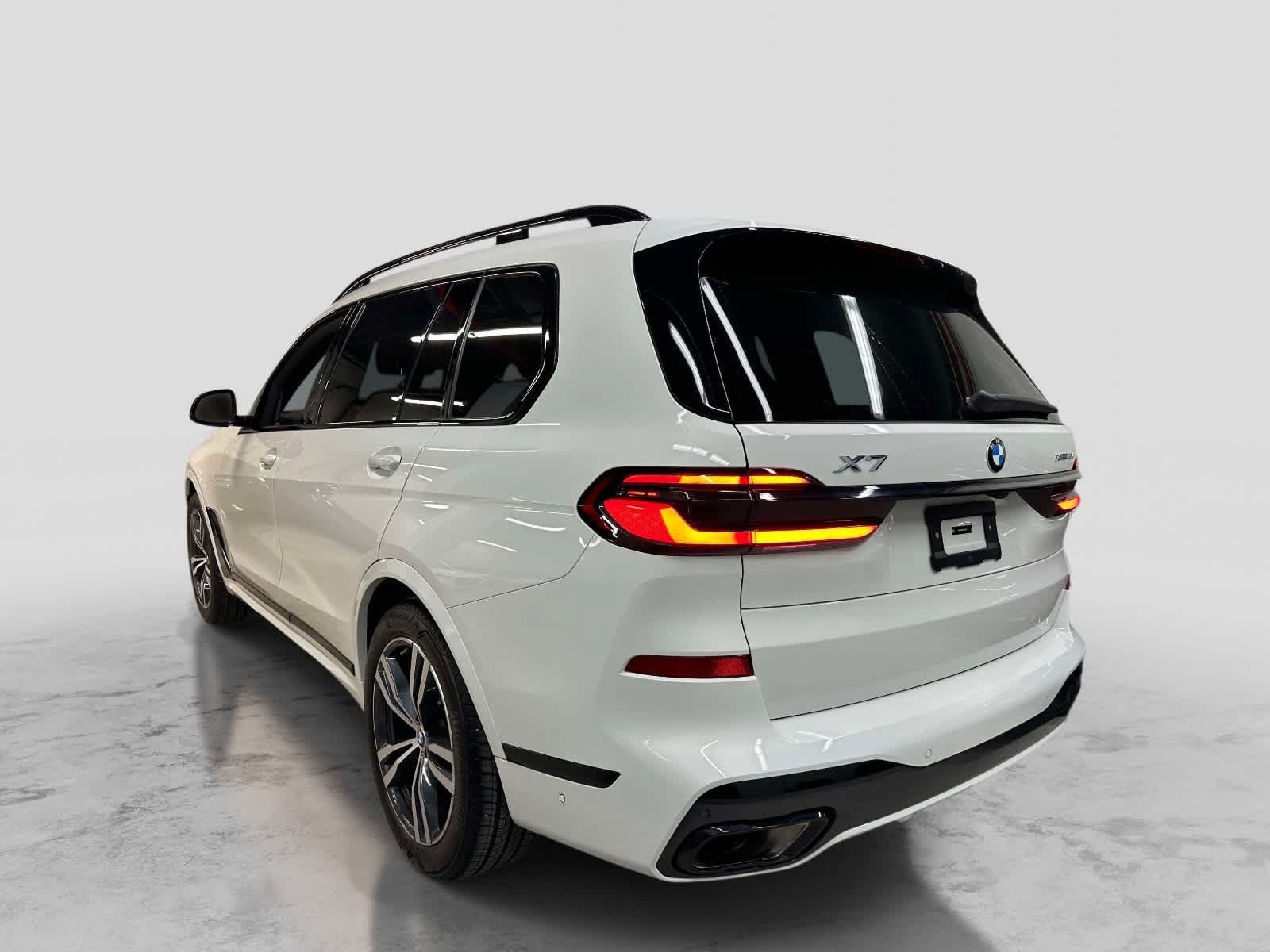 Used 2024 BMW X7 xDrive40i w/ Executive Package AWD/4WD image 3