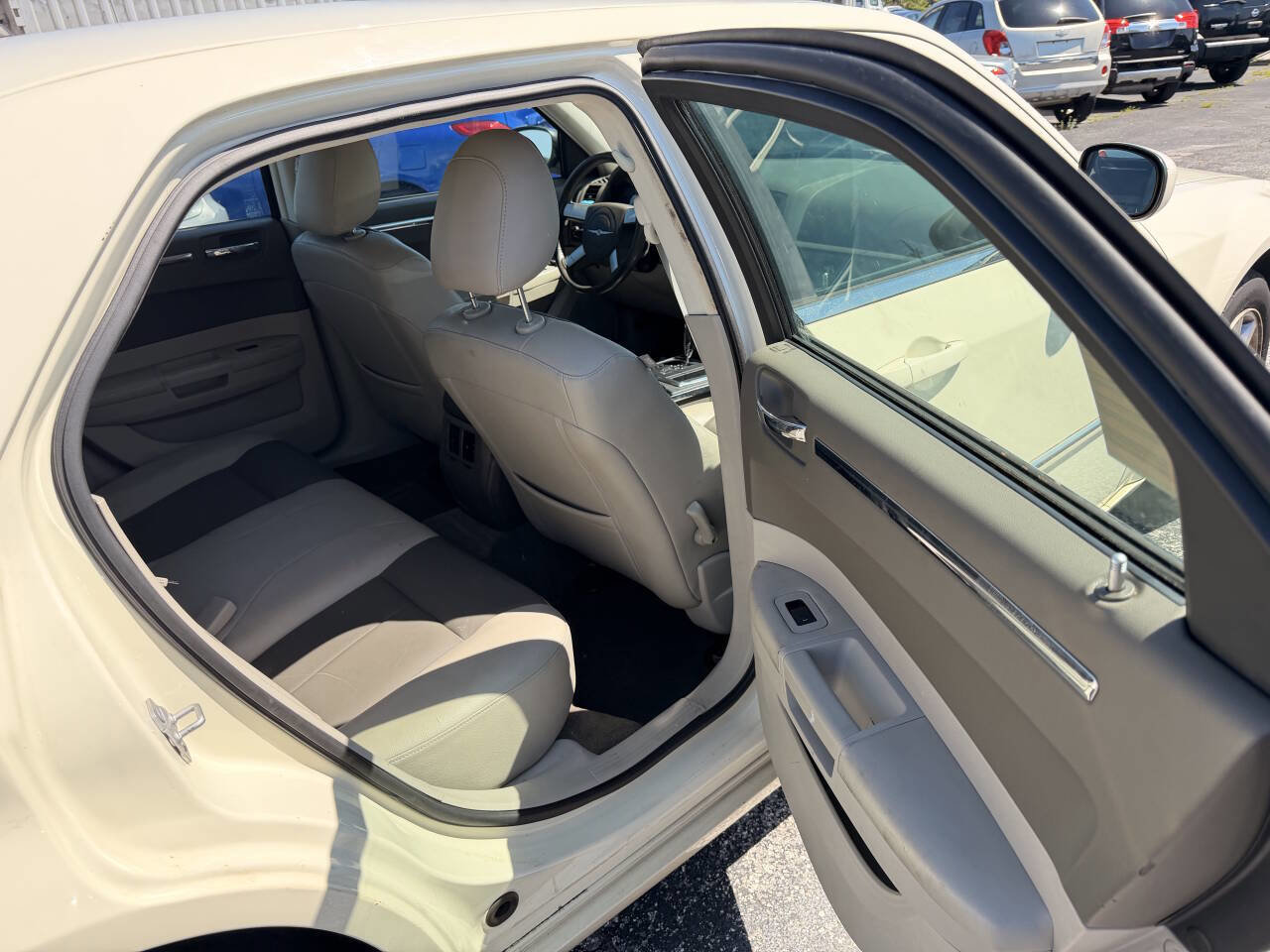 Used 2008 Chrysler 300 Touring RWD image 11