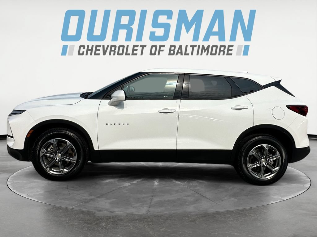 Used 2025 Chevrolet Blazer LT AWD/4WD image 3