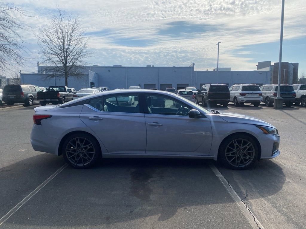 Used 2024 Nissan Altima 2.0 SR video 2