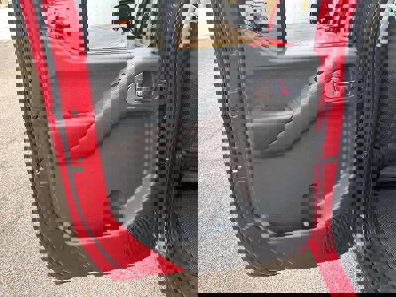 Used 2007 Nissan Frontier NISMO image 40